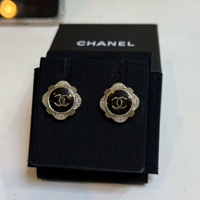Used Chanel earrings ต่างหูชาแนล เหลี่ยม 1.8cm