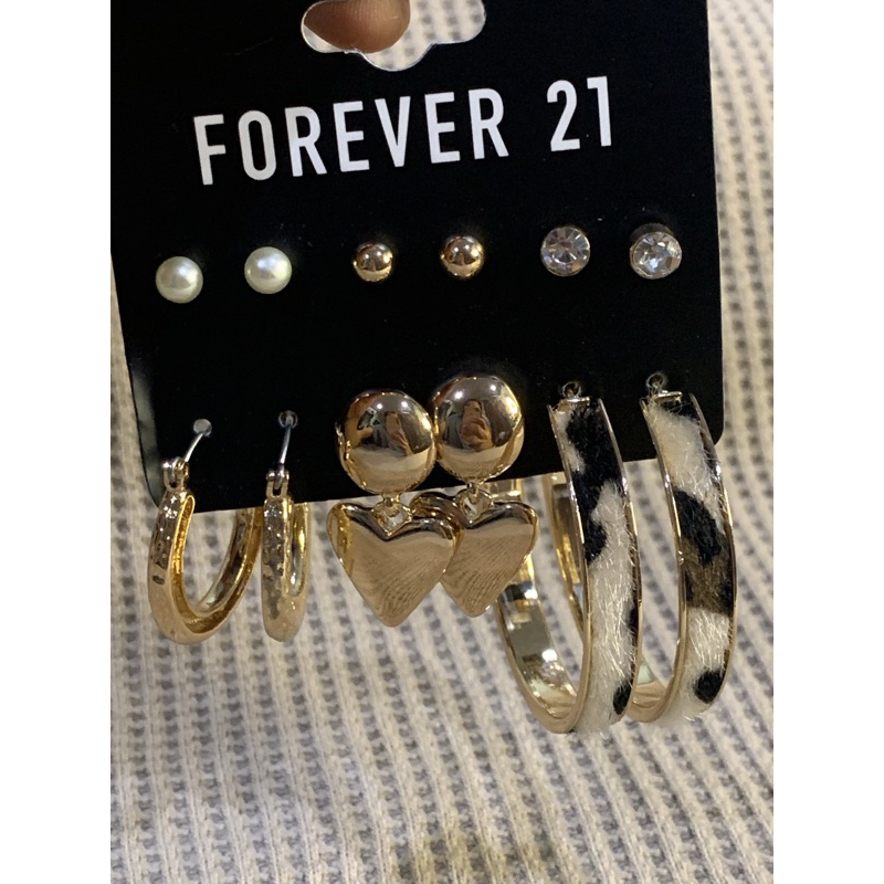 ต่างหู มือ1 แบรนด์แท้ AA1 งานฟาสแฟชั่น สำหรับแต่งตัวสนุกๆนะคะ