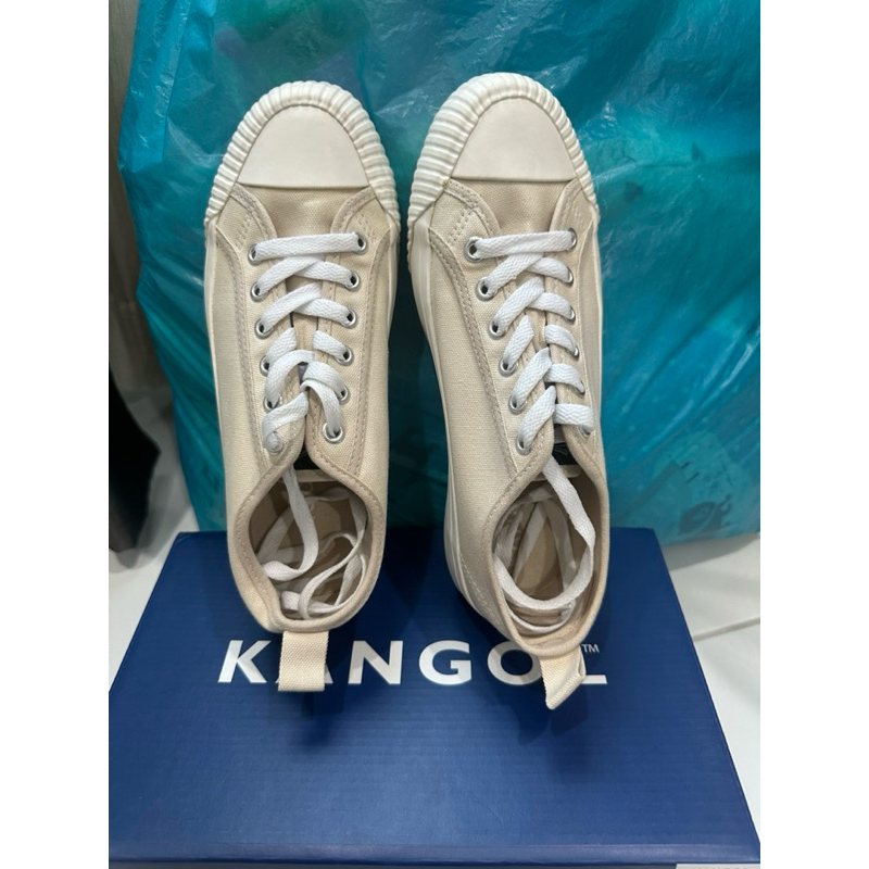 รองเท้าผ้าใบ kangol สีครีม