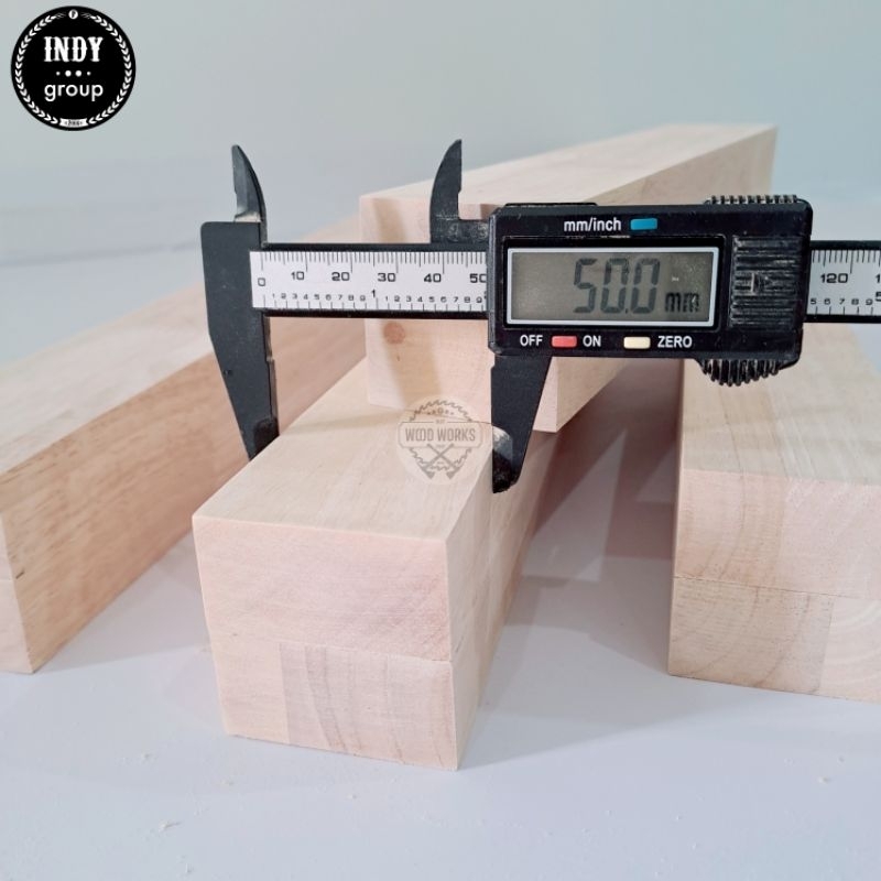 ไม้แท่ง ไม้เหลี่ยม ไม้แท่งเหลี่ยม ขนาด 5x5 cm ยาว 10-100 cm
