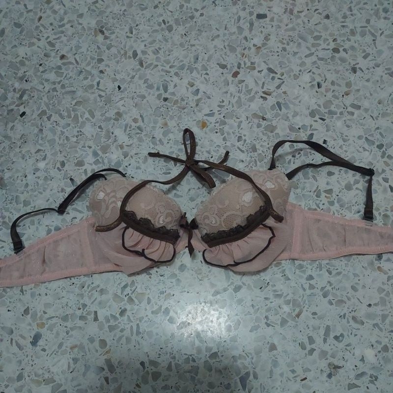 เสื้อชั้นในมือ 2 (ของแม่ค้าเองค่ะ) 32/70B (คล้องคอ หวานซ่อนปรี้ยว เซ็กซี่มาก)