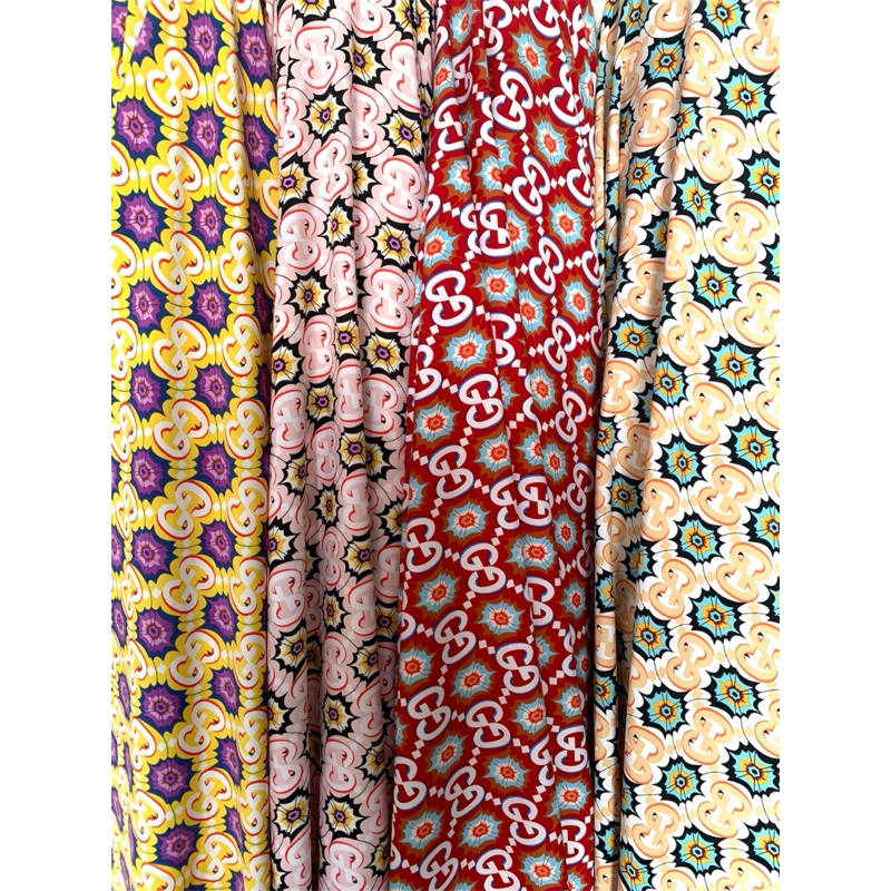 🧵 ผ้าไหมอิตาลีลายกุชชี่อารียา🧵 หน้ากว้าง 60นิ้ว ตัดหลาละ60บาท/1หลา=90เซน/ลายสวยเนื้อผ้านุ่ม ตัดชุดแบบไหนก็สวย♥️