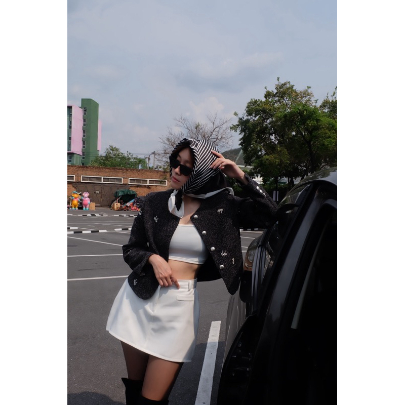 (ลดสูงสุด 100.- Shopee VDO) TWOMORROW ทรงสวย ใส่ง่าย หยิบใส่เมื่อไหร่ก็รอด!กิมมิค เก๋ๆ ดีเทลปักลายโบว์เล็ก แทรกสีตัดนิดๆ