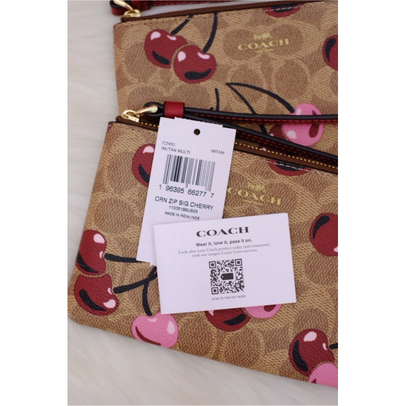 Coach CZ450 กระเป๋าคล้องมือ ไซส์ Sซิปเดียว ลายc เชอร์รี่ค่ะ