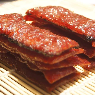 พรทิพย์ หมูแผ่นสิงคโปร์ ขนาด 160 กรัม ใช้เนื้อหมูมันน้อย หอมกลิ่นรมควัน