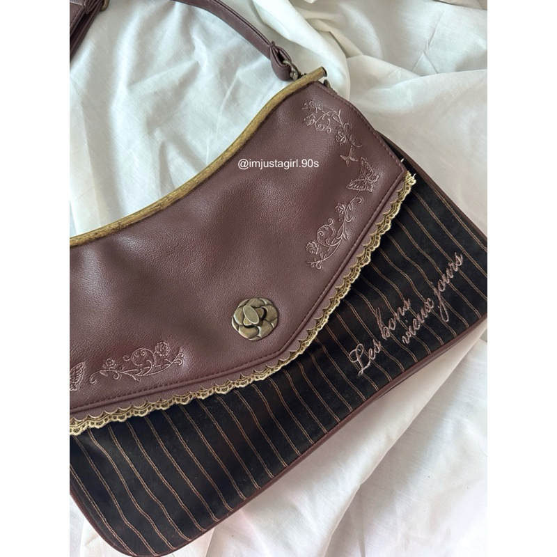 กระเป๋า axes femme👜🤎