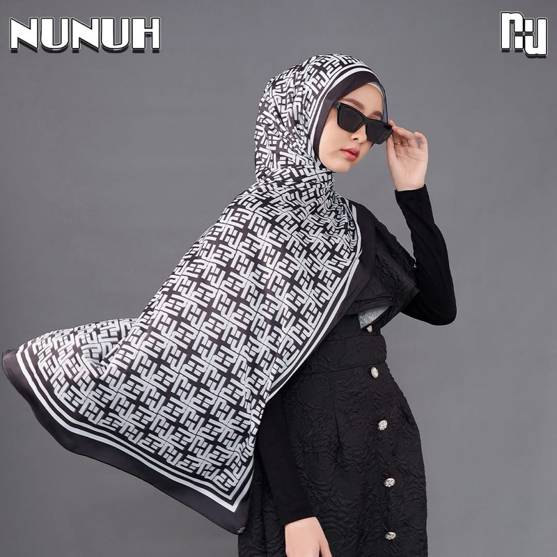 ส่งต่อผ้าคลุมnunuhสีดำมือสองของแม่ค้าอุปกรณ์ครบ