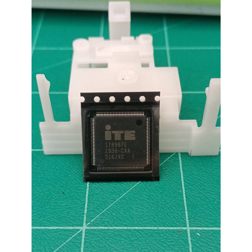 IT8987 IT8987E BXS CHIP SUPER IO สินค้าใหม่