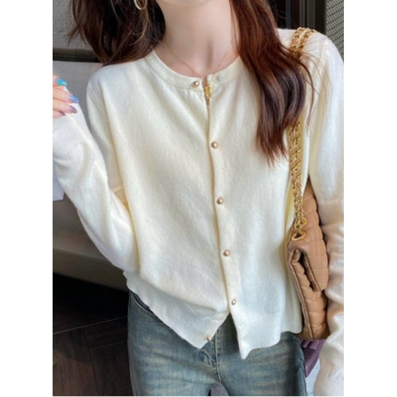 เสื้อคลุมคาร์ดิแกนทรงคอกลมแต่งกระดุมทองTHONG