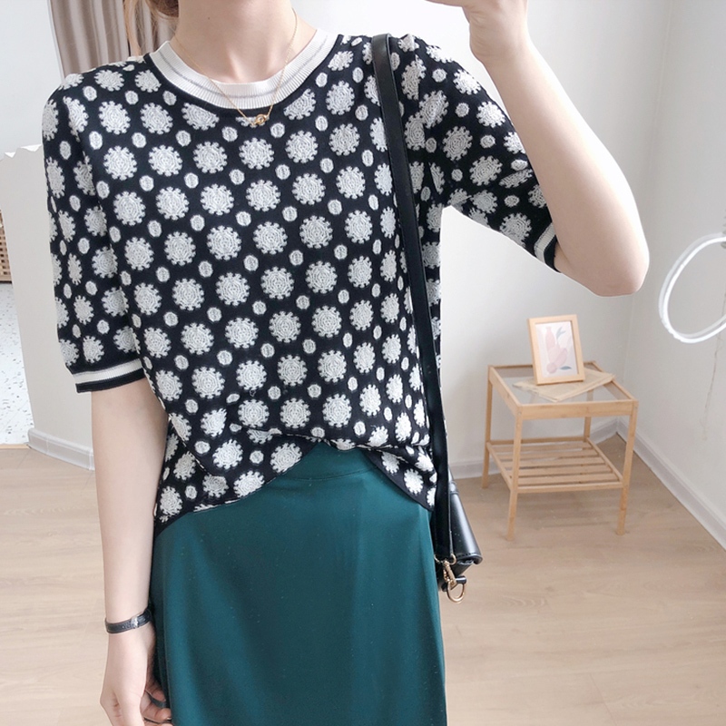 QKshop งานปัง เสื้อยืดแฟชั่นผู้หญิง งานสวยผ้านิ่มสวมสบาย ลายมาใหม่สุดปัง ผ้านิ่มดูแลง่าย มีให้หลายสีให้เลือก สวมใส่ได้ห