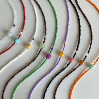 ส่งด่วน! mini bead stone necklace สร้อยคอลูกปัดมินิมอล จี้หินแท้ สีสันสดใส ใส่ไปทะเลได้ สไตล์เกาหลี | ourweekend.stuff