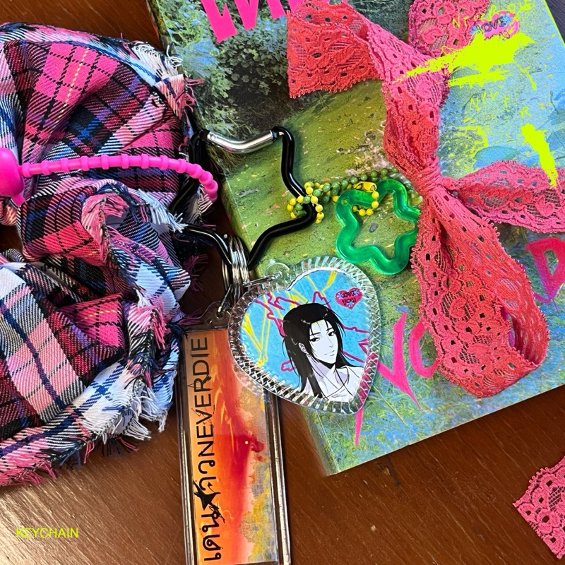 keychain + scrunchie — เดนดาวneverdie