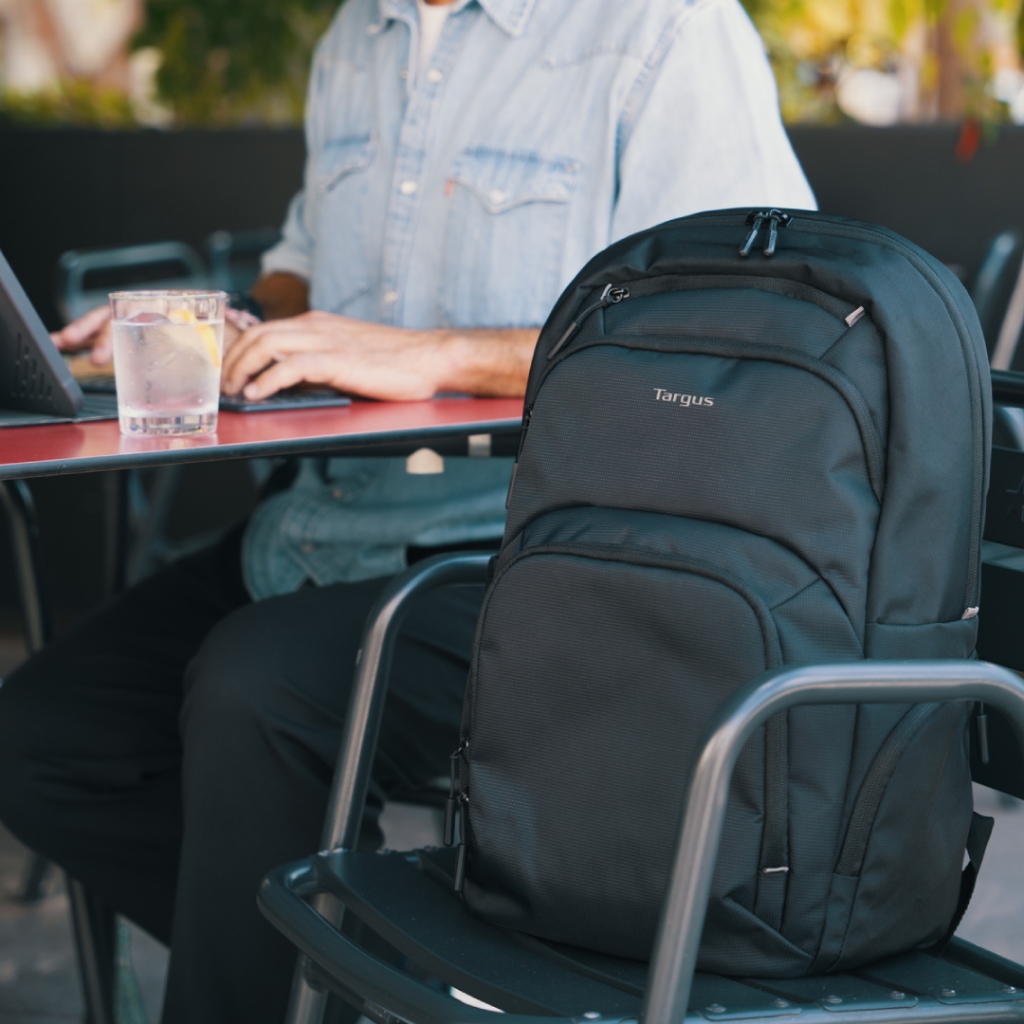 Targus Classic Backpack (CN600GL) กระเป๋าเป้ใส่โน๊ตบุ๊ค ขนาด 15.6" เหมาะกับการใช้งานในชีวิตประจำวัน