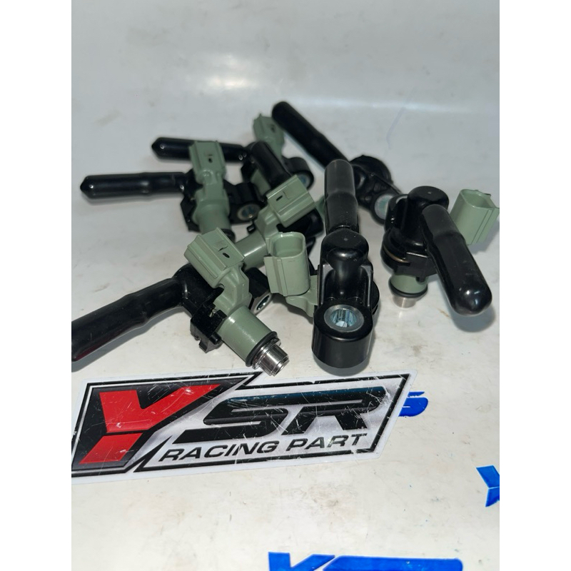 [NEW]🔥🔥หัวฉีดเดิมพร้อมฝาครอบสำหรับรถYAMAHA R15 ALL NEW,MT-15,N-MAX,แอล๊อก*10รูJ-140cc
