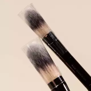HOURGLASS แปรงแต่งหน้า VEIL POWDER BRUSH / AMBIENT LIGHTING EDIT BRUSH