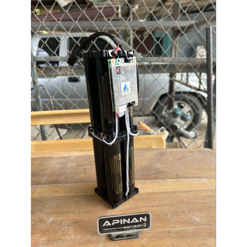 Lifepo4 8S 27V 15000ma bms jbd30Aพร้อมที่ชาร์จ3A