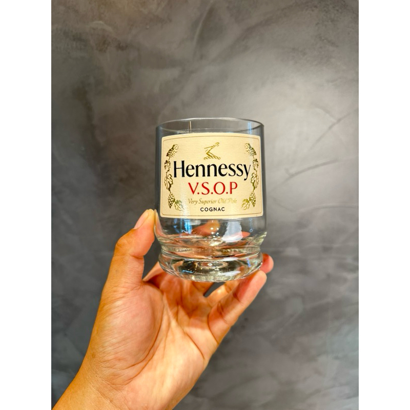 แก้วตัดจากขวด Hennessy V.S.O.P งานสวย คลาสสิค น่าสะสม