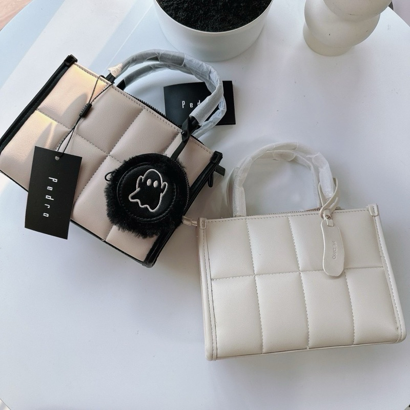 กระเป๋าถือ pedro ทรง tote หนังนิ่ม☁️ มีสายยาว สวยมาก💕