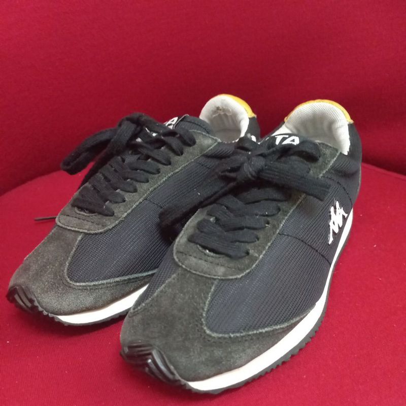 Kappa รองเท้าผ้าใบ สีดำ มือสอง (A8)