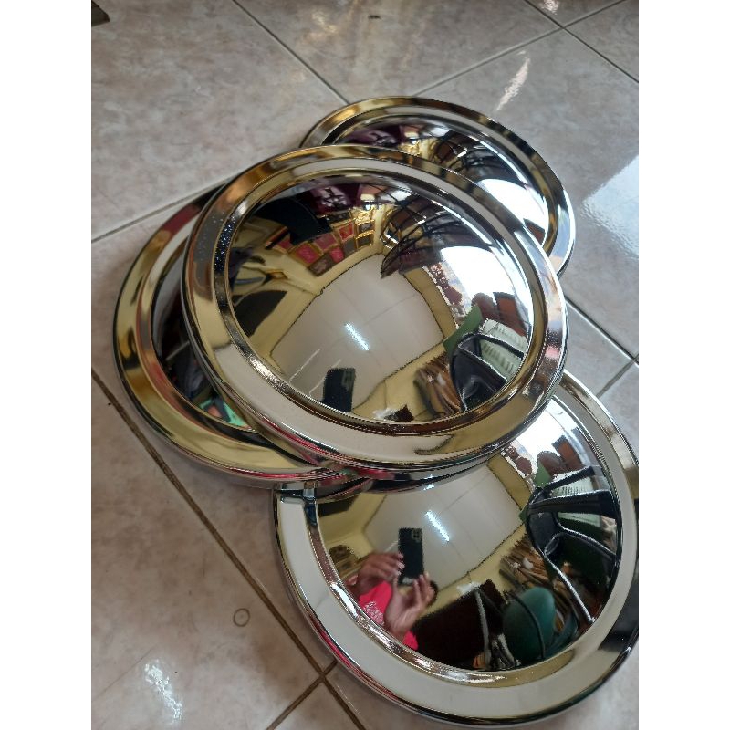 ฝาครอบล้อ รถยนต์ เหมาะสำหรับ ล้อกะทะขอบ13 -14 เป็นของรถยนต์ austin morris โบราณ เส้นผ่าศูนย์กลาง22.5