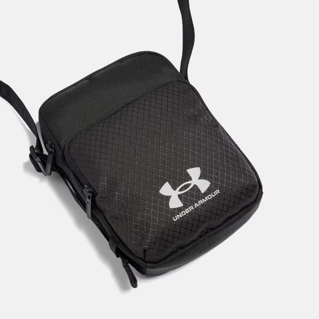 UNDERARMOUR กระเป๋าสะพายข้างใบเล็กผู้ใหญ่ รุ่น UA Essential Ripstop XB /6001571 (001)