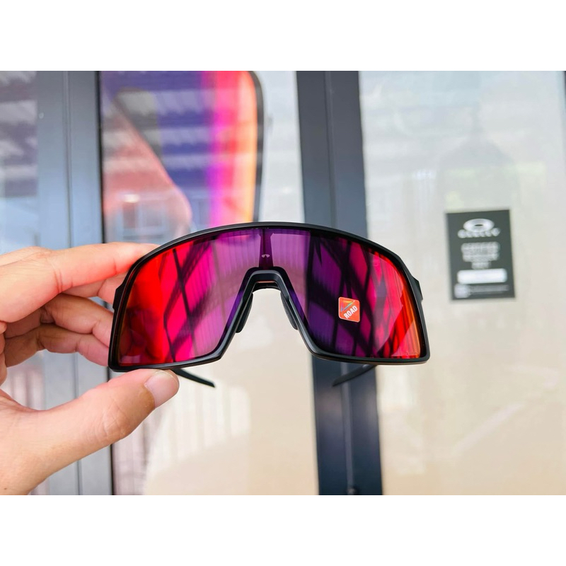 Sutro (A) Matte Black/ Prizm​ Road​ ของแท้​ ประกัน​ศูนย์​ 2​ปี​