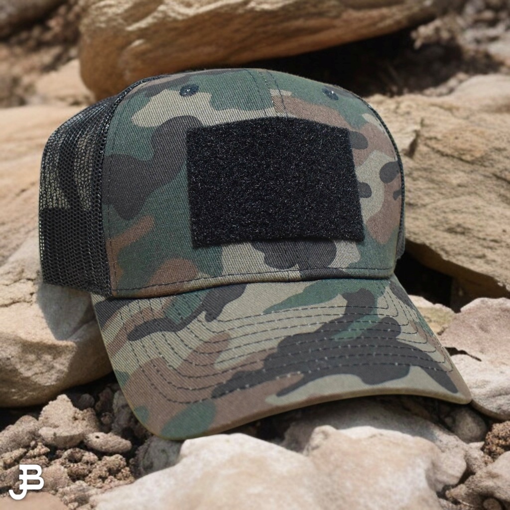 Buffalo Johnson , Trucker Hat หมวกติดตีนตุ๊กแก