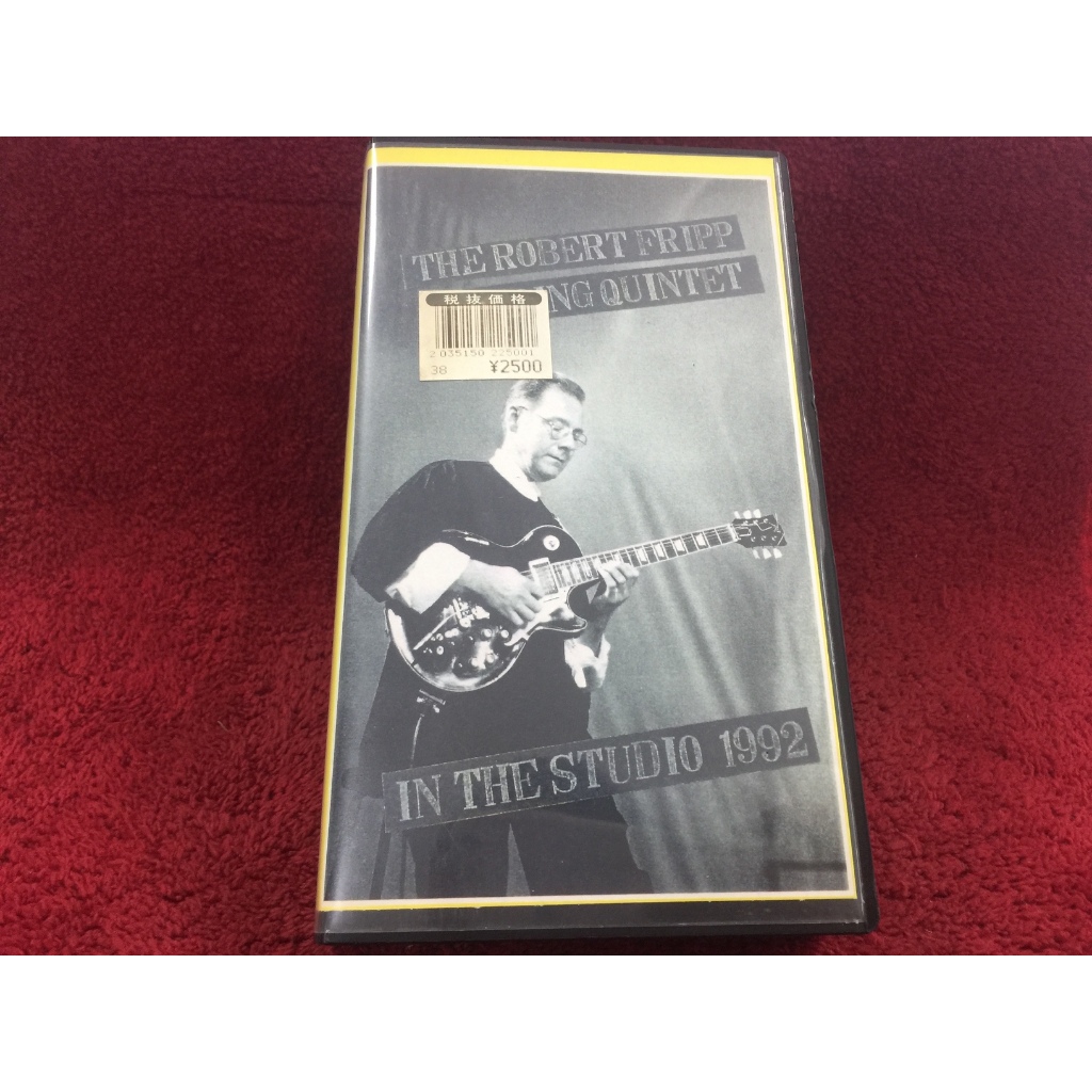 VHS VDO เพลงสากล ROBERT FRIPP - IN THE STUDIO 1992  สภาพตามรูปปก ZD9-59