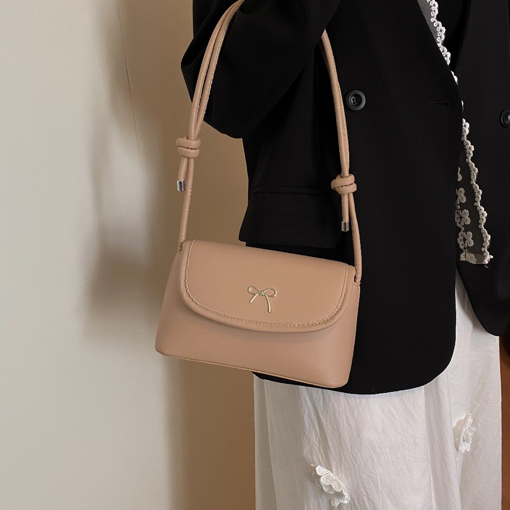 Fashion กระเป๋าสะพายข้าง สะพายไหล่ ประดับโบว์ หนัง PU มันเงา หรูหรา เรียบง่าย พร้อมส่ง B-015