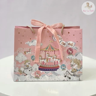 Kiss Me Doll ผ้าพันคอ/ผ้าคลุมไหล่ ลาย Hello Kitty New collection ขนาด100x100 cm.