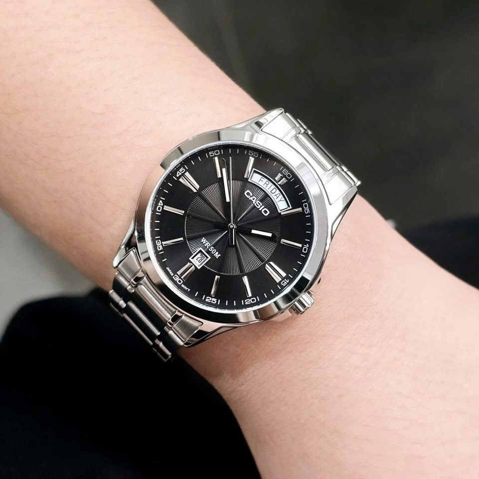 Casio Standard นาฬิกาข้อมือผู้ชาย สายสแตนเลส รุ่น MTP-1381,MTP-1381D,MTP-1381D-1A - สีเงิน