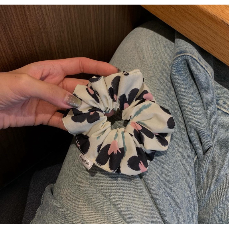friyeykids black summer (scrunchies)