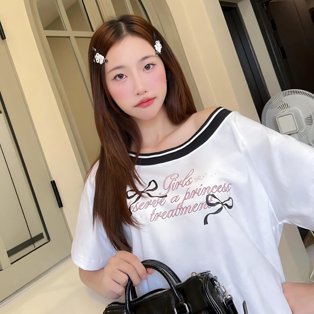 Off-shoulder Oversize เสื้อโอเวอร์ไซส์เปิดไหล่ สตรีทแฟชั่นตัวจี๊ด! ไม่มีไม่ได้แล้ว