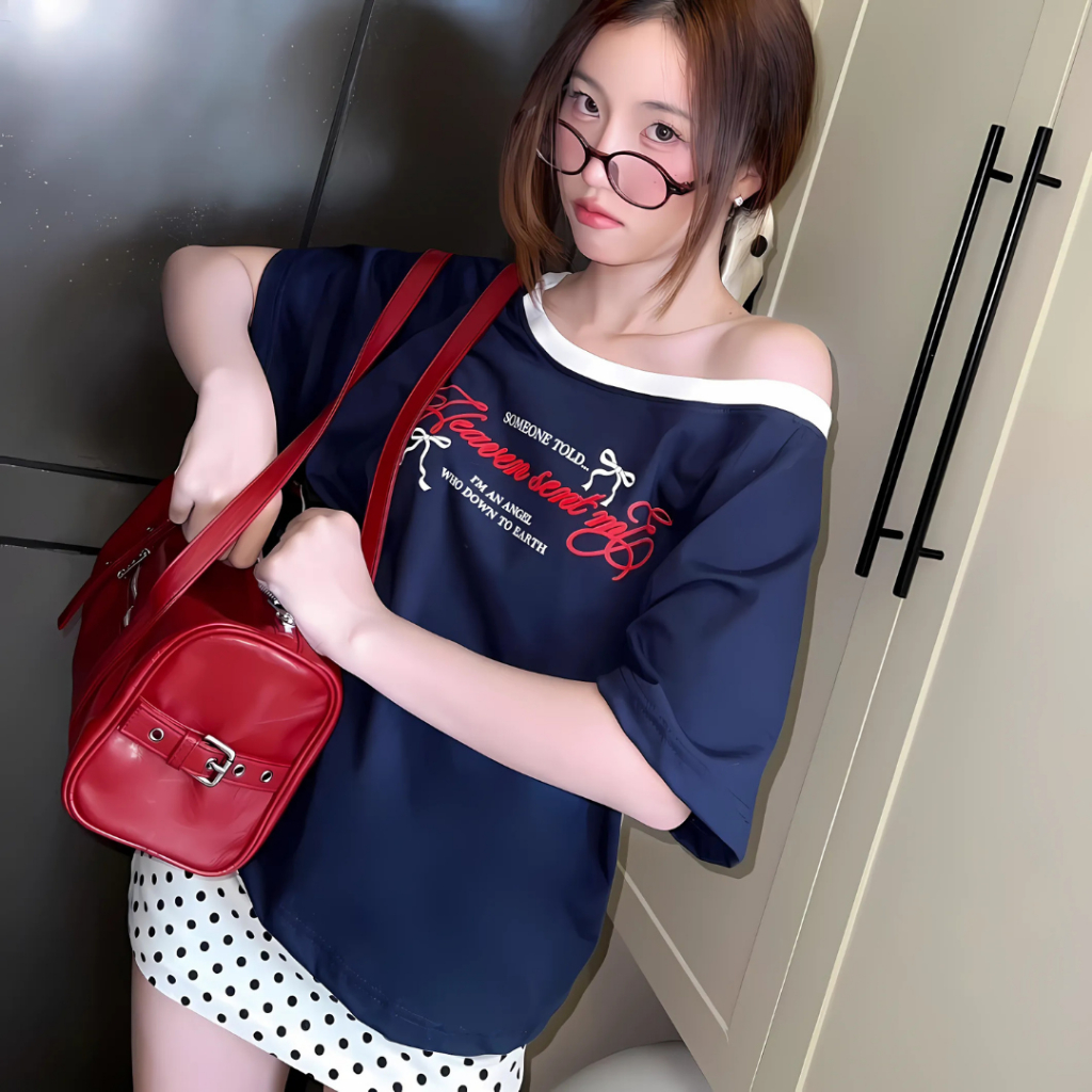 Off-shoulder Oversize เสื้อโอเวอร์ไซส์เปิดไหล่ สตรีทแฟชั่นตัวจี๊ด! ไม่มีไม่ได้แล้ว