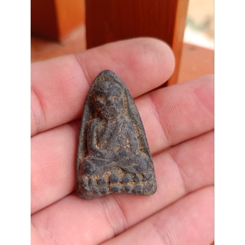 หลวงปู่ทวดปี 2497 เนื้อว่าน