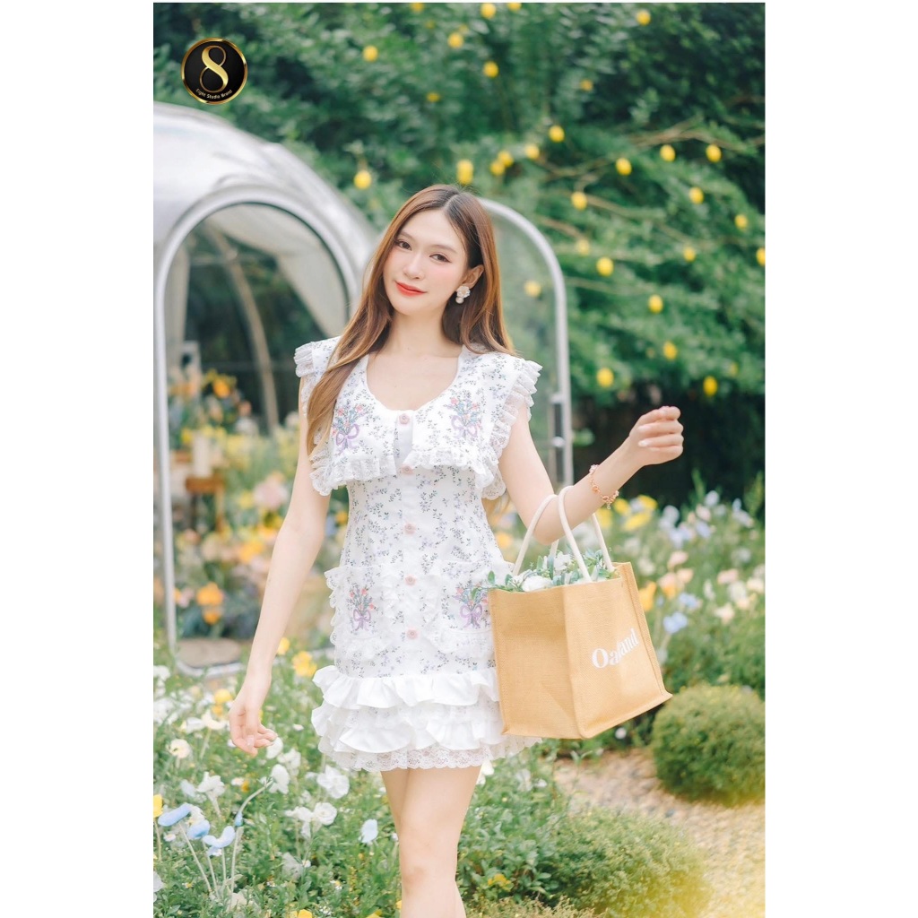 8 Studio Brand เสื้อผ้าแบรนด์แท้การันตี D2677 ชุดเดรสสีขาวดอกไม้แขนกุดดีเทลดอกไม้ชายระบายใส่เที่ยวออกงาน