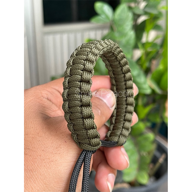 กำไลข้อมือ/กำไลถัก/เชือก Paracord/Paracord550 สีเขียวขี้ม้า