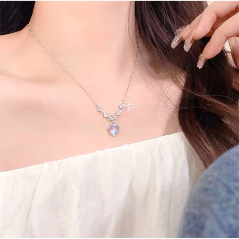 สร้อยคอหัวใจสะท้อนแสงรุ้ง โซ่ไหปลาร้า เรียบง่ายสำหรับผู้หญิง