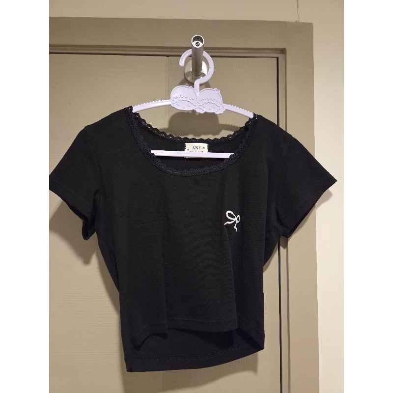 [ส่งต่อใส่ครั้งเดียว] Mirrorme เสื้อครอปปักลายโบว์ขาว