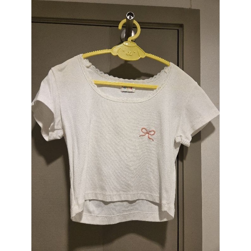 [ส่งต่อใส่ครั้งเดียว] Mirrorme เสื้อยืดครอปปักลายโบว์สีชมพู