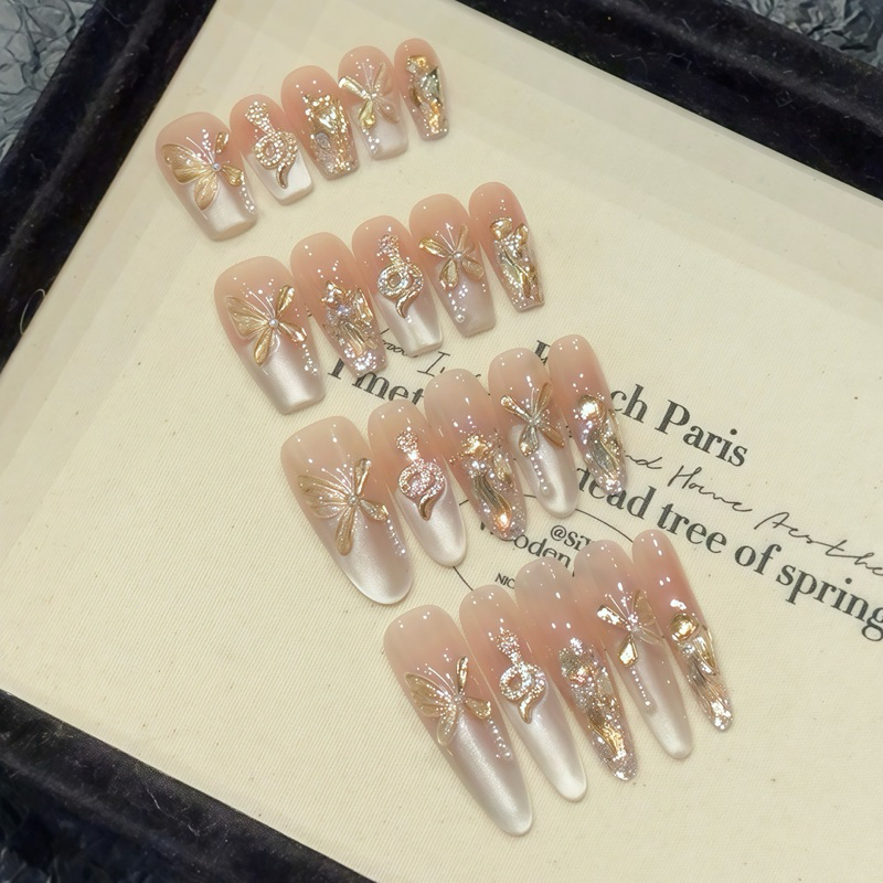 Handmade A2819เล็บปลอม เล็บเจลแท้ ไท่หวู่ผีเสื้อกลืนงูทอง ซูเปอร์ฟุ่มเฟือยบรรยากาศเกราะปีใหม่ แสงหรู