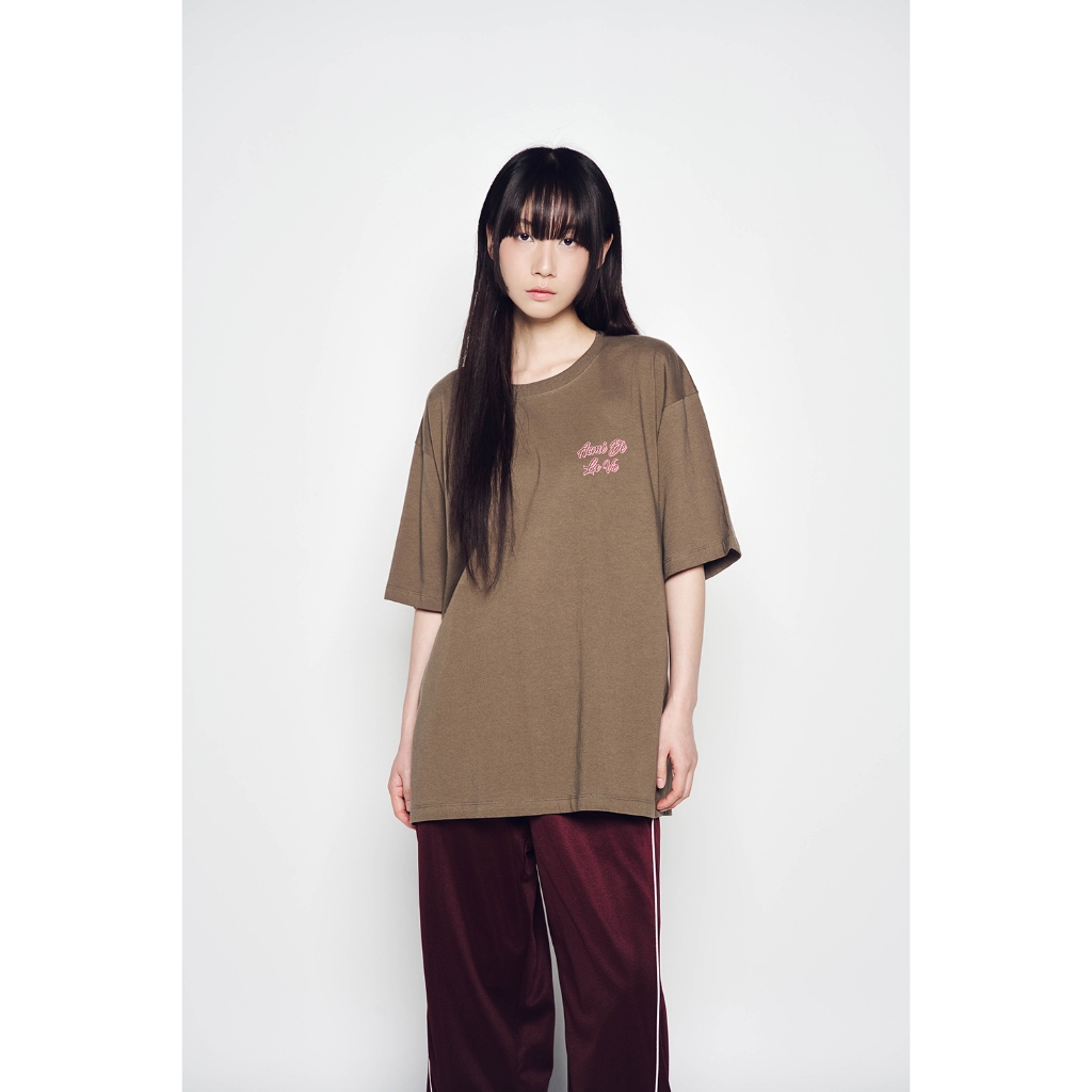 ADLV [acme de la vie] เสื้อยืด Oversize รุ่น Outline Script Logo Short Sleeve T-Shirt Brown