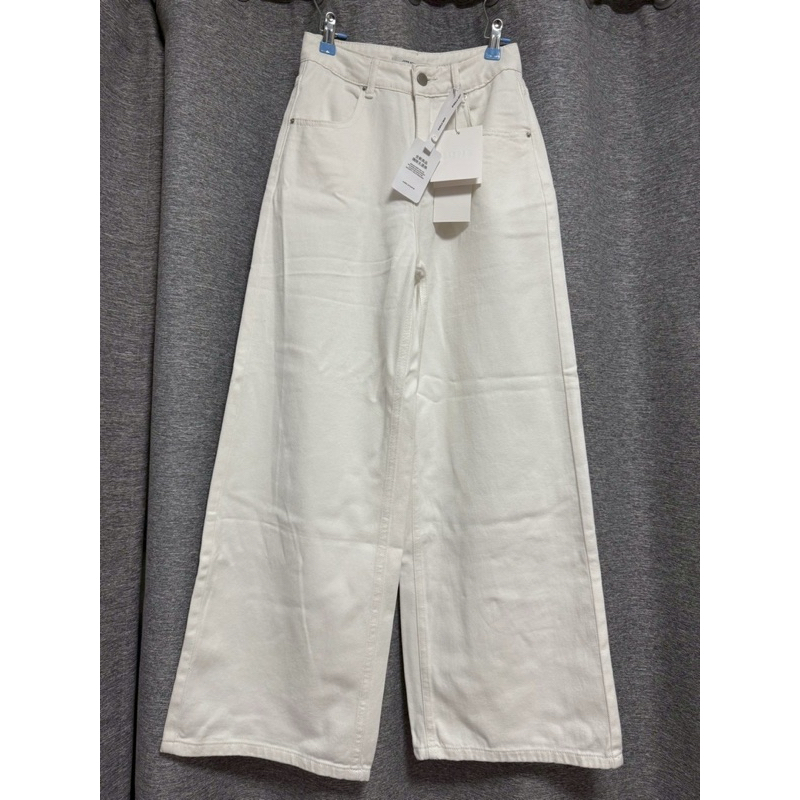 กางเกงยีนส์เอวสูงทรงกระบอก งานป้าย june studio