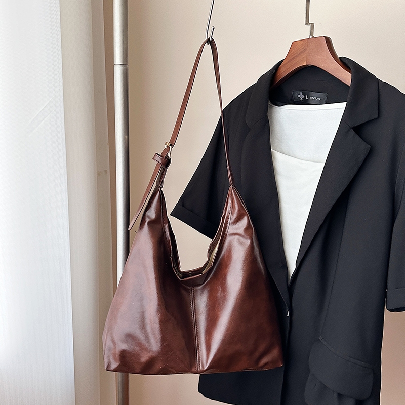 (B-1701) กระเป๋าสะพายไหล่ สไตล์วินเทจคลาสสิค สไตส์นี้เท่มาก กระเป๋านาดใหญ่จุของได้เยอะ เรียบง่าย งานดี ฮิตมากตอนนี้