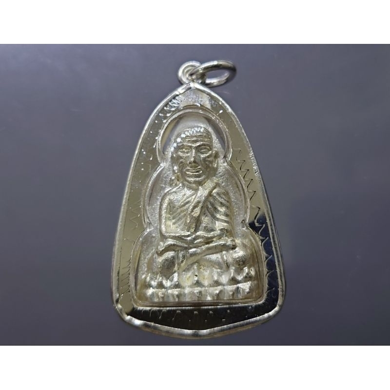 หลวงปู่ทวด พิมพ์สองหน้า แท้ 💯% เนื้อพรายเงิน 87 พรรษา ญสส วัดบวรนิเวศวิหาร ปี 2543 ตลับเดิม #พระห้อยคอ #หลวงพ่อทวด - รูปที่ 2