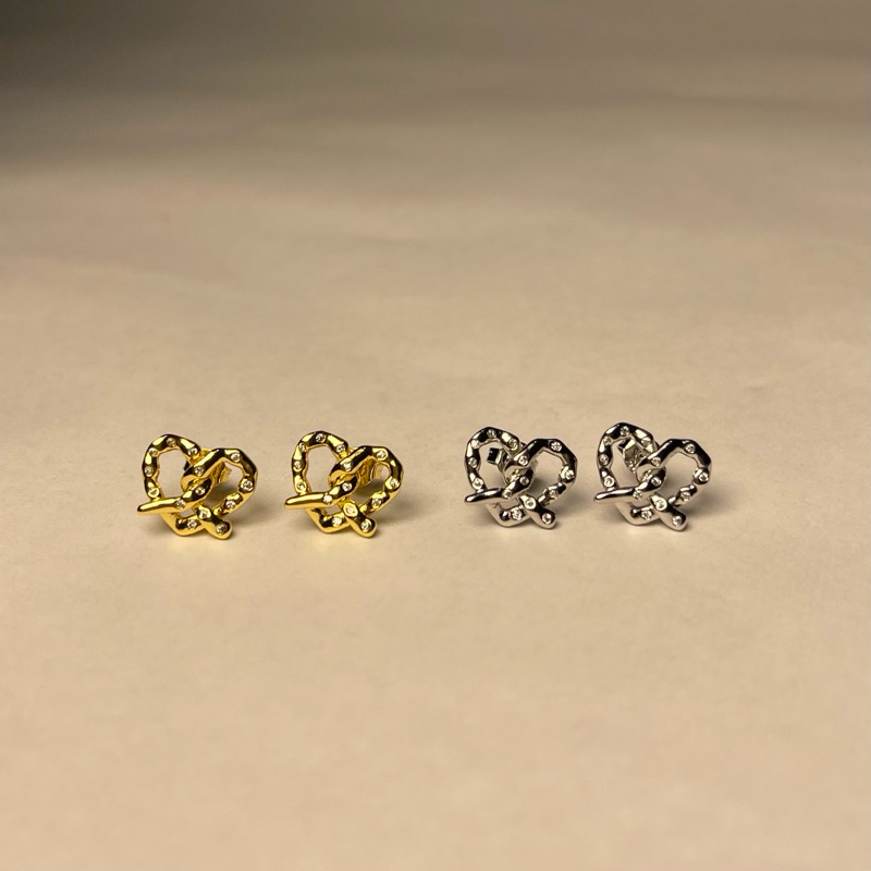 CLAIREN.BKK - Gabriel Studs ต่างหูรูปขนม Pretzel ดีไซน์น่ารัก เหมาะกับทุกโอกาส
