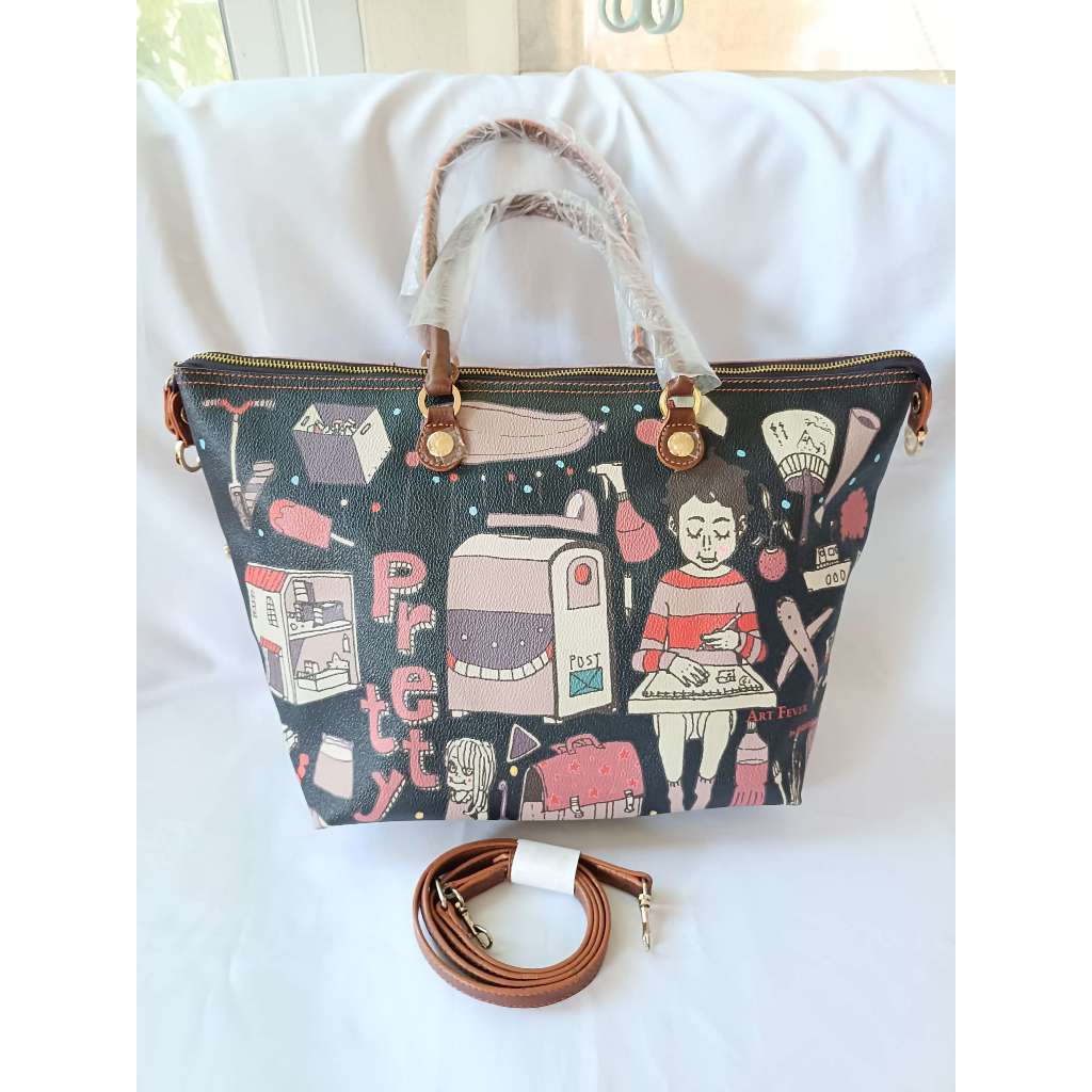 ♥️กระเป๋าหนังมือ1 Brera Make in Italy (ไม่ผ่านการใช้งาน)♥️หนังแคนวาส ลายกราฟฟิก♥️ทูโทนสีม่วง+ลายดำ ใ