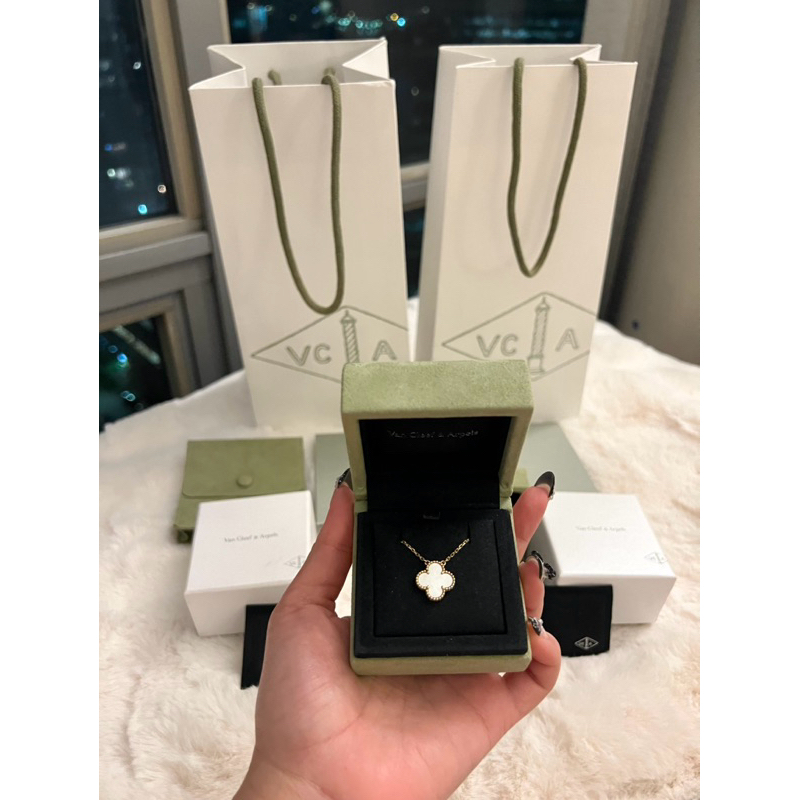 ของแท้ Van Cleef & Arpels Mother Of Pearls