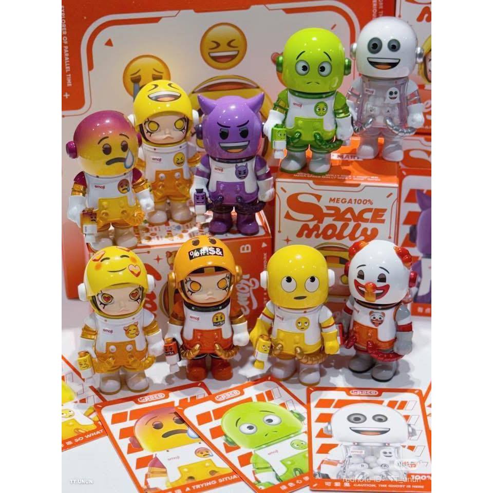 MEGA SPACE MOLLY 100% × emoji™ Series