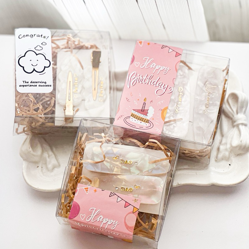 𝑩𝒐𝒙𝒔𝒆𝒕 🎁 (ส่งด่วน) กิ๊บติดชื่อ+กล่องใส พร้อมสติกเกอร์หน้ากล่อง ฟรีตกแต่ง กล่องของขวัญ วันเกิด